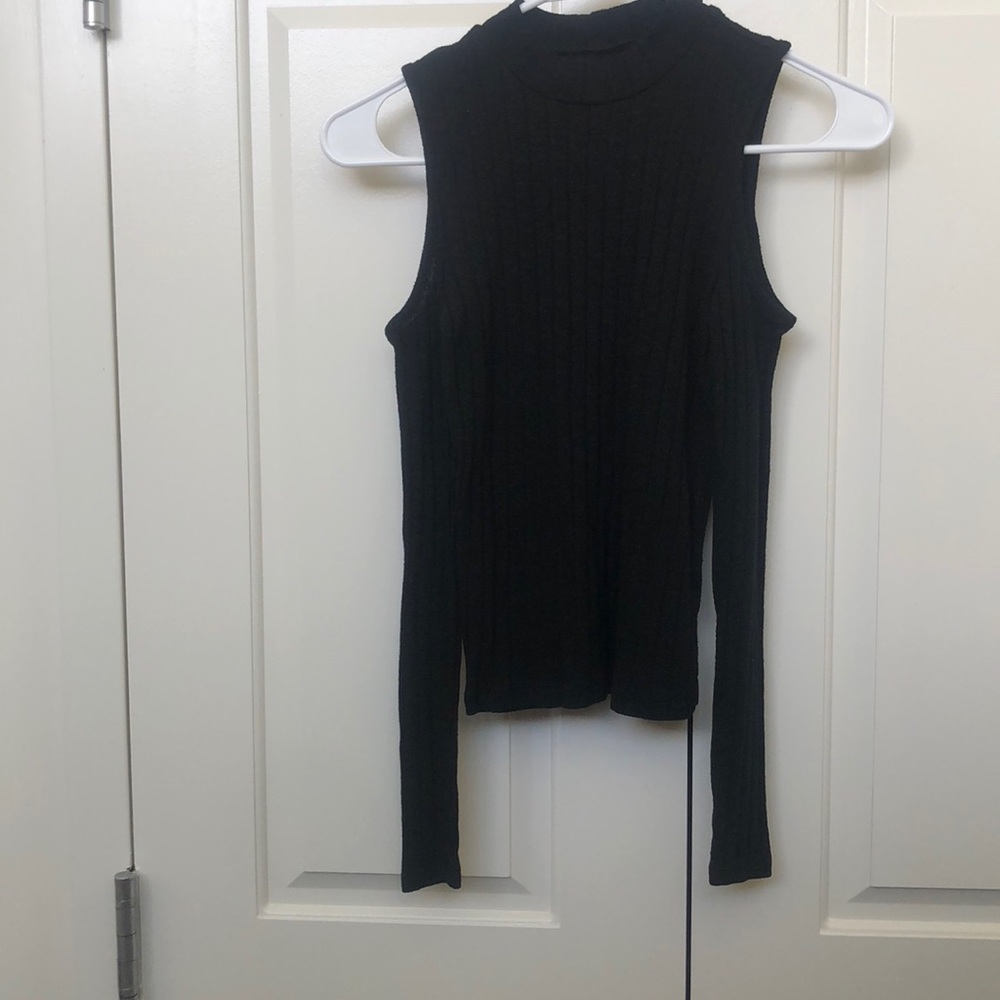 Black Could Shoulder American Eagle Shirt